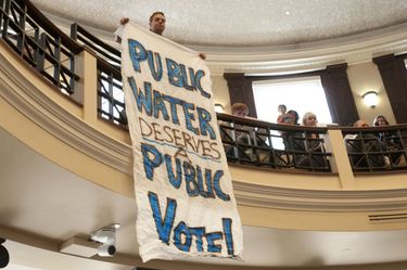 Fluoride Vote Sign